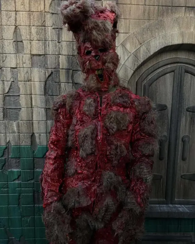 A full-costume creature character roaming the Scarizona post-apocalyptic scaregrounds